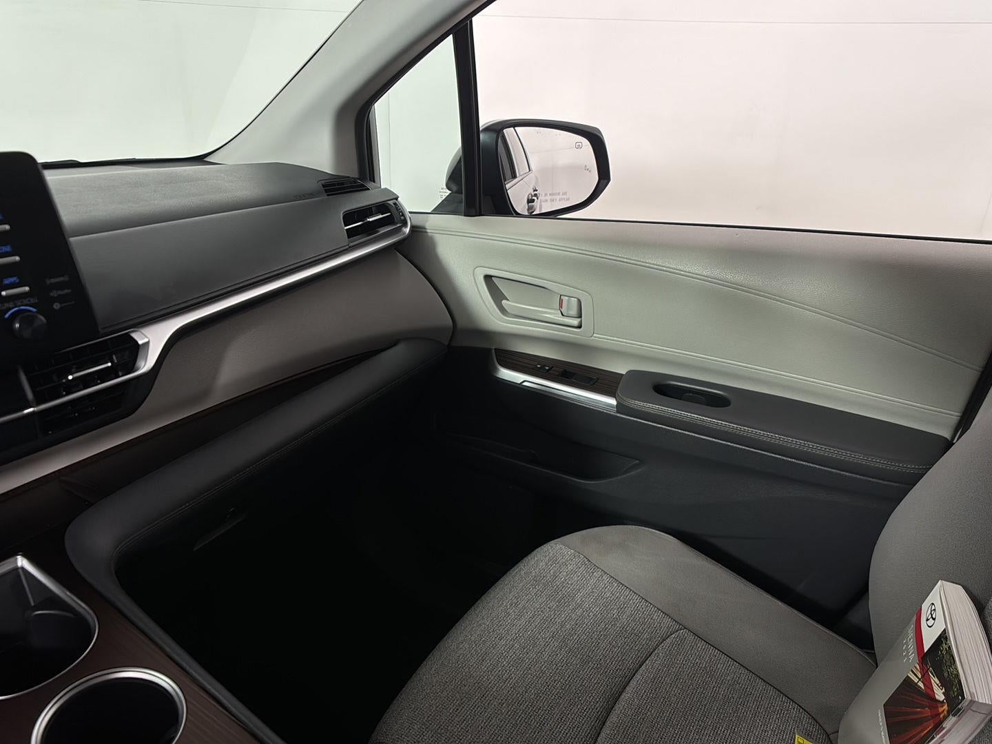 2021 Toyota Sienna LE