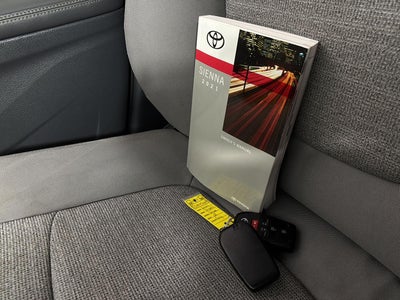 2021 Toyota Sienna LE
