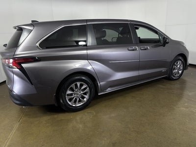 2021 Toyota Sienna LE
