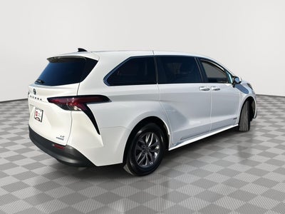 2021 Toyota Sienna LE