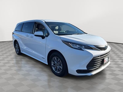 2021 Toyota Sienna LE