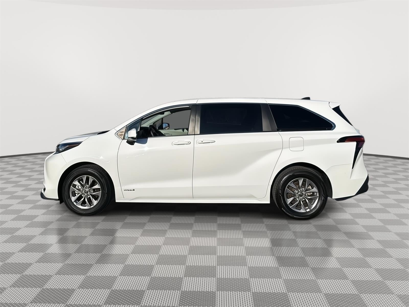 2021 Toyota Sienna LE