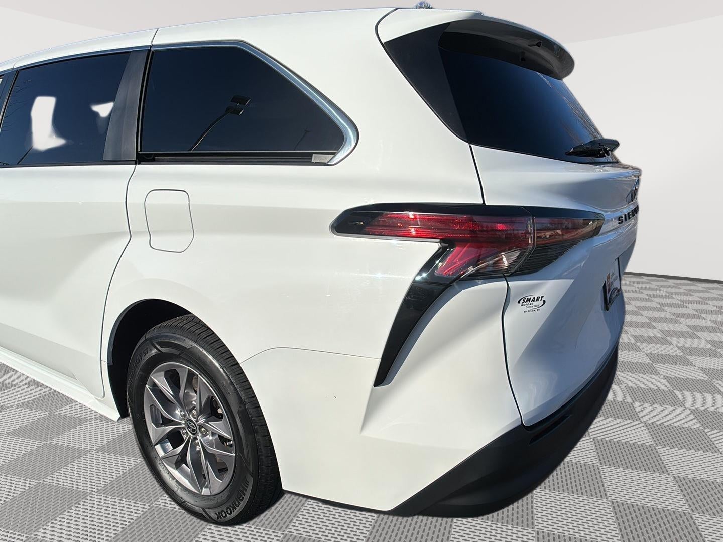 2021 Toyota Sienna LE