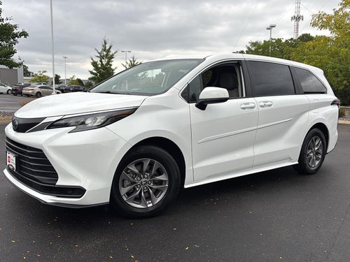 2024 Toyota Sienna LE