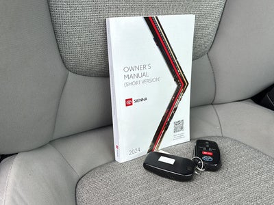 2024 Toyota Sienna LE