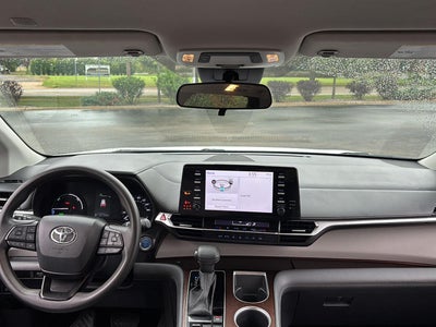 2024 Toyota Sienna LE