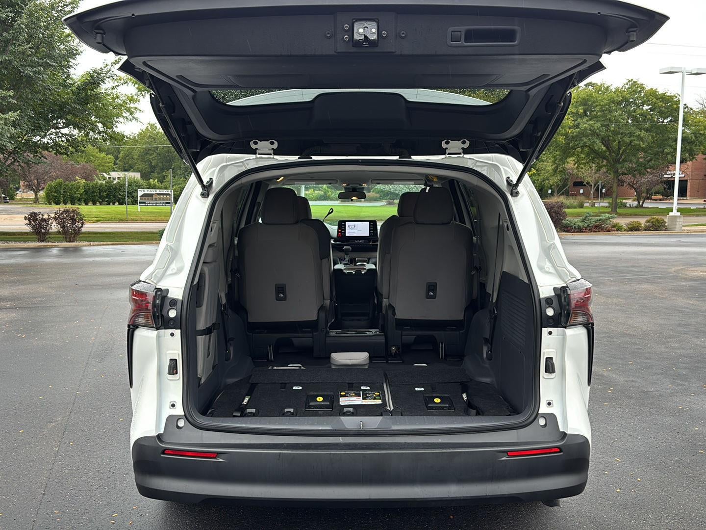 2024 Toyota Sienna LE