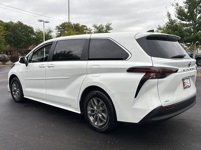 2024 Toyota Sienna LE