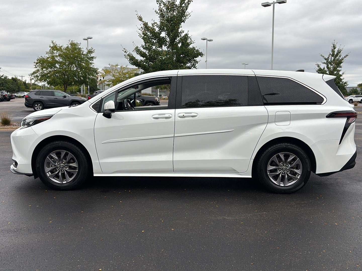 2024 Toyota Sienna LE