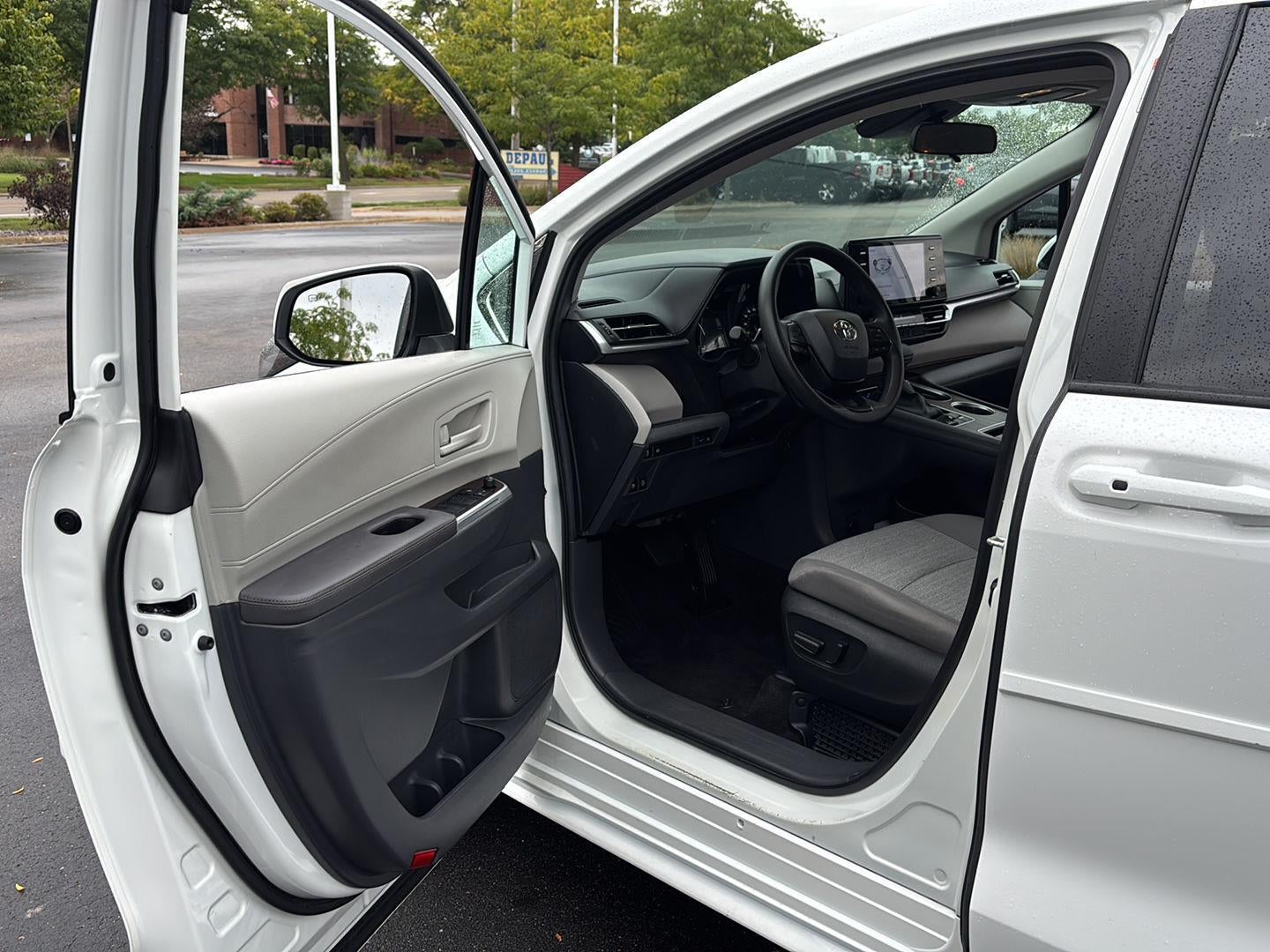 2024 Toyota Sienna LE