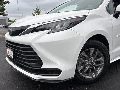 2024 Toyota Sienna LE