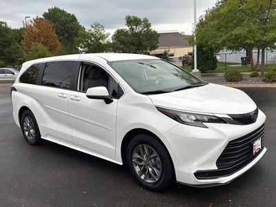 2024 Toyota Sienna LE