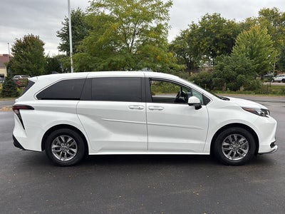 2024 Toyota Sienna LE