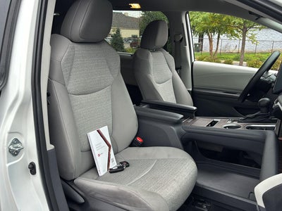 2024 Toyota Sienna LE