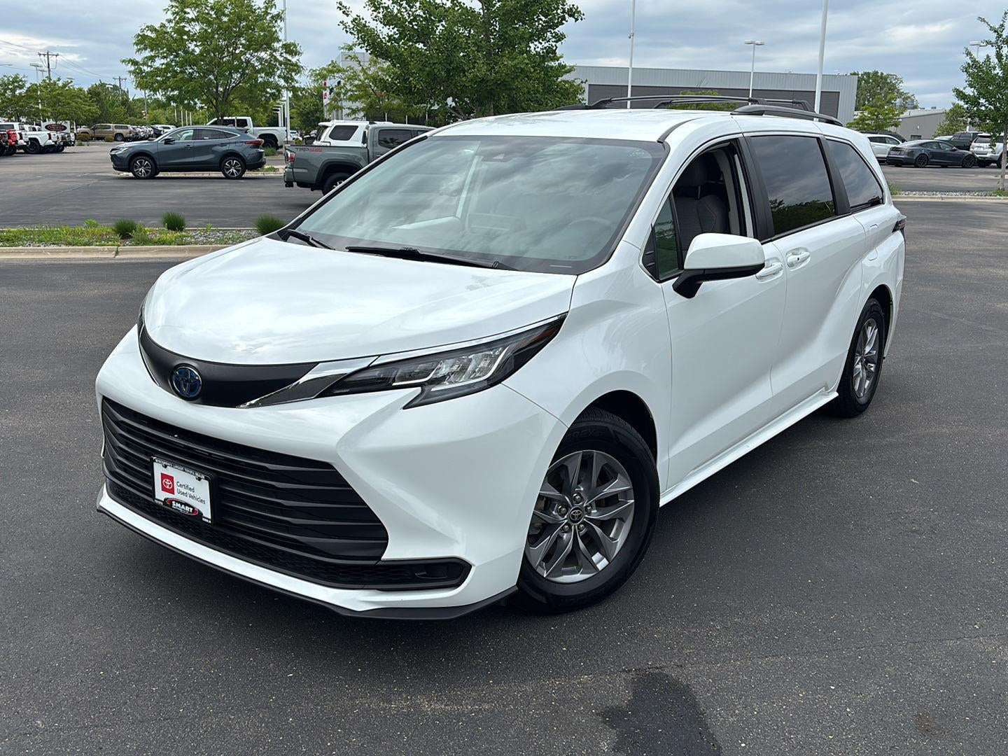 2022 Toyota Sienna LE 8-Passenger Hybrid AWD's photo