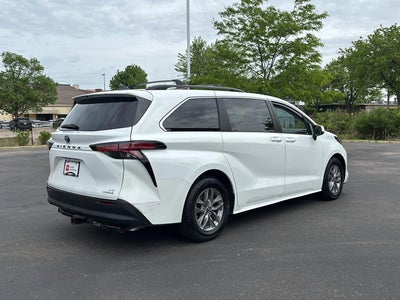2022 Toyota Sienna LE