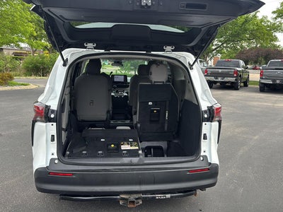 2022 Toyota Sienna LE