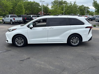 2022 Toyota Sienna LE