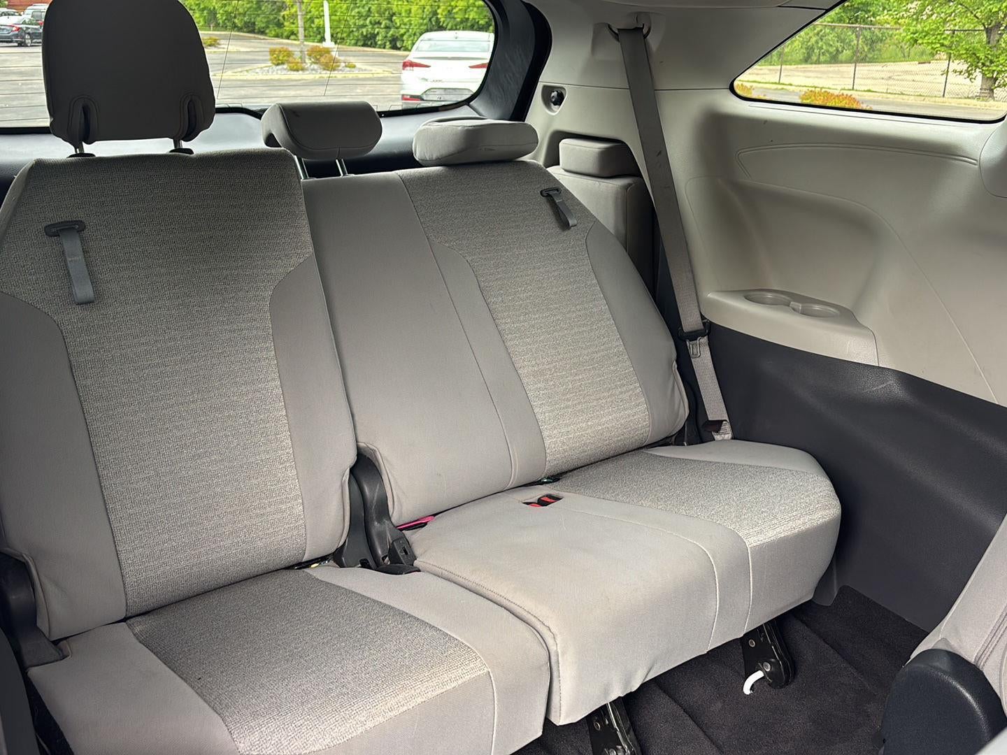 2022 Toyota Sienna LE