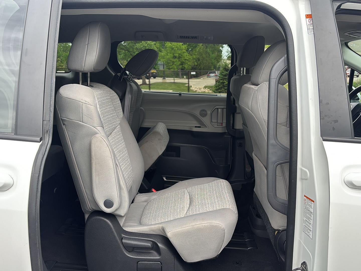 2022 Toyota Sienna LE