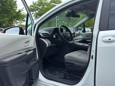 2022 Toyota Sienna LE