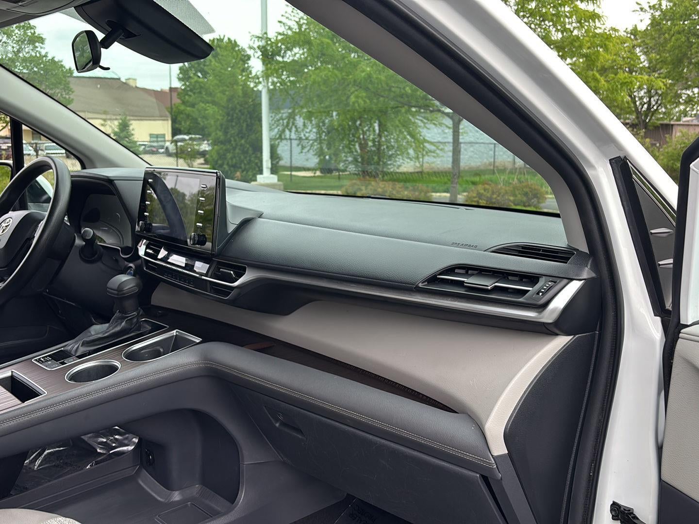 2022 Toyota Sienna LE