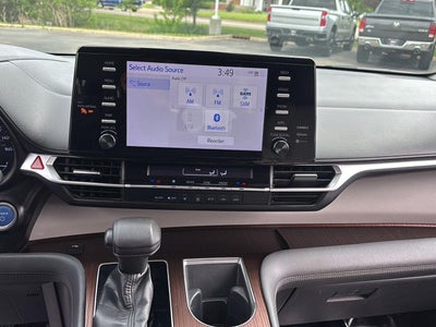 2022 Toyota Sienna LE