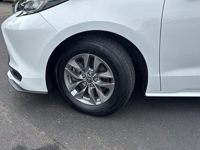 2022 Toyota Sienna LE