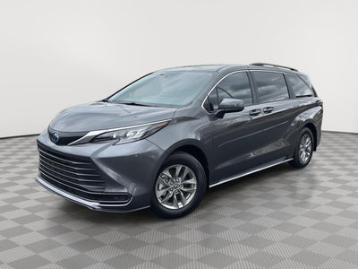 2025 Toyota Sienna LE