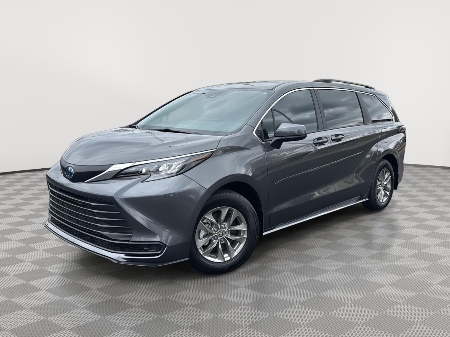 2025 Toyota Sienna LE