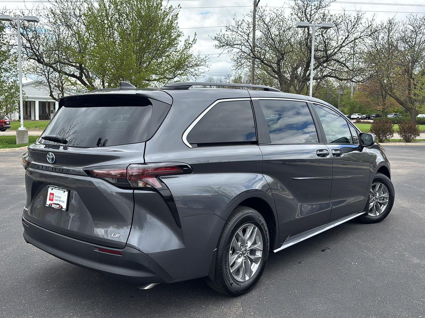2025 Toyota Sienna LE