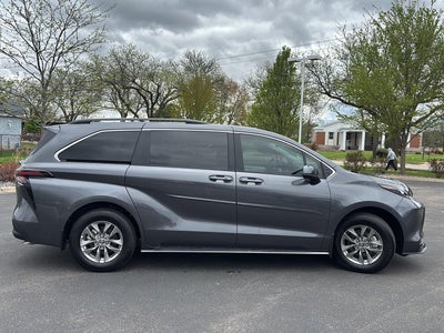 2025 Toyota Sienna LE