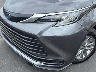 2025 Toyota Sienna LE