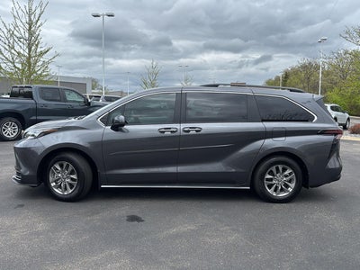 2025 Toyota Sienna LE
