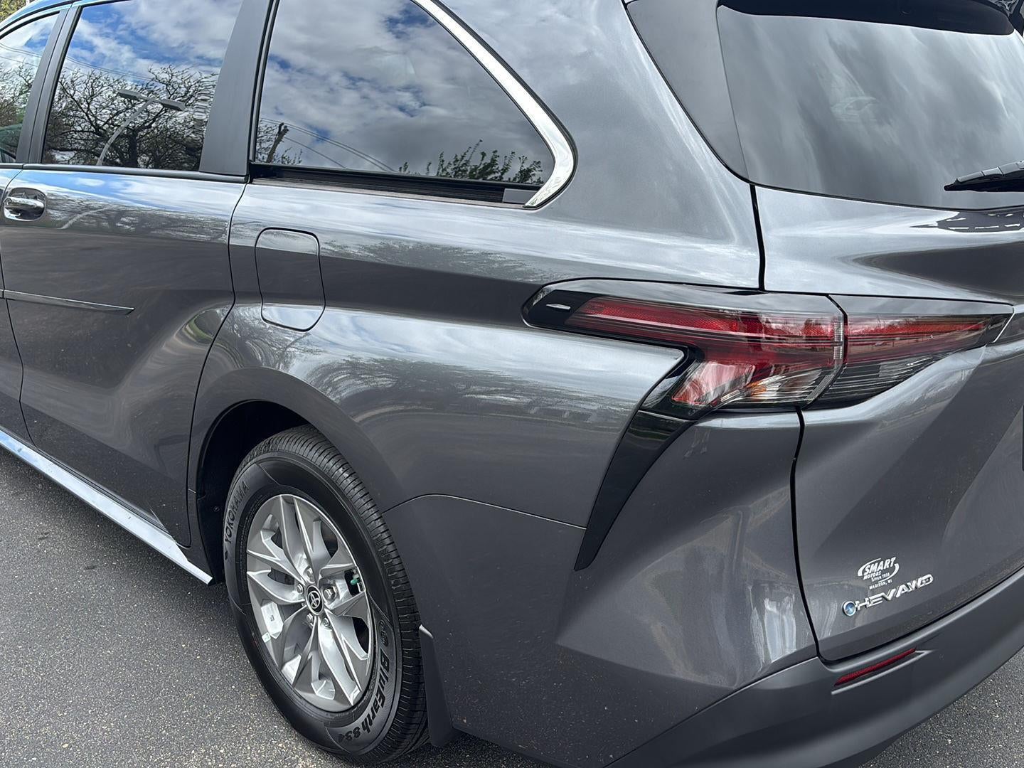 2025 Toyota Sienna LE