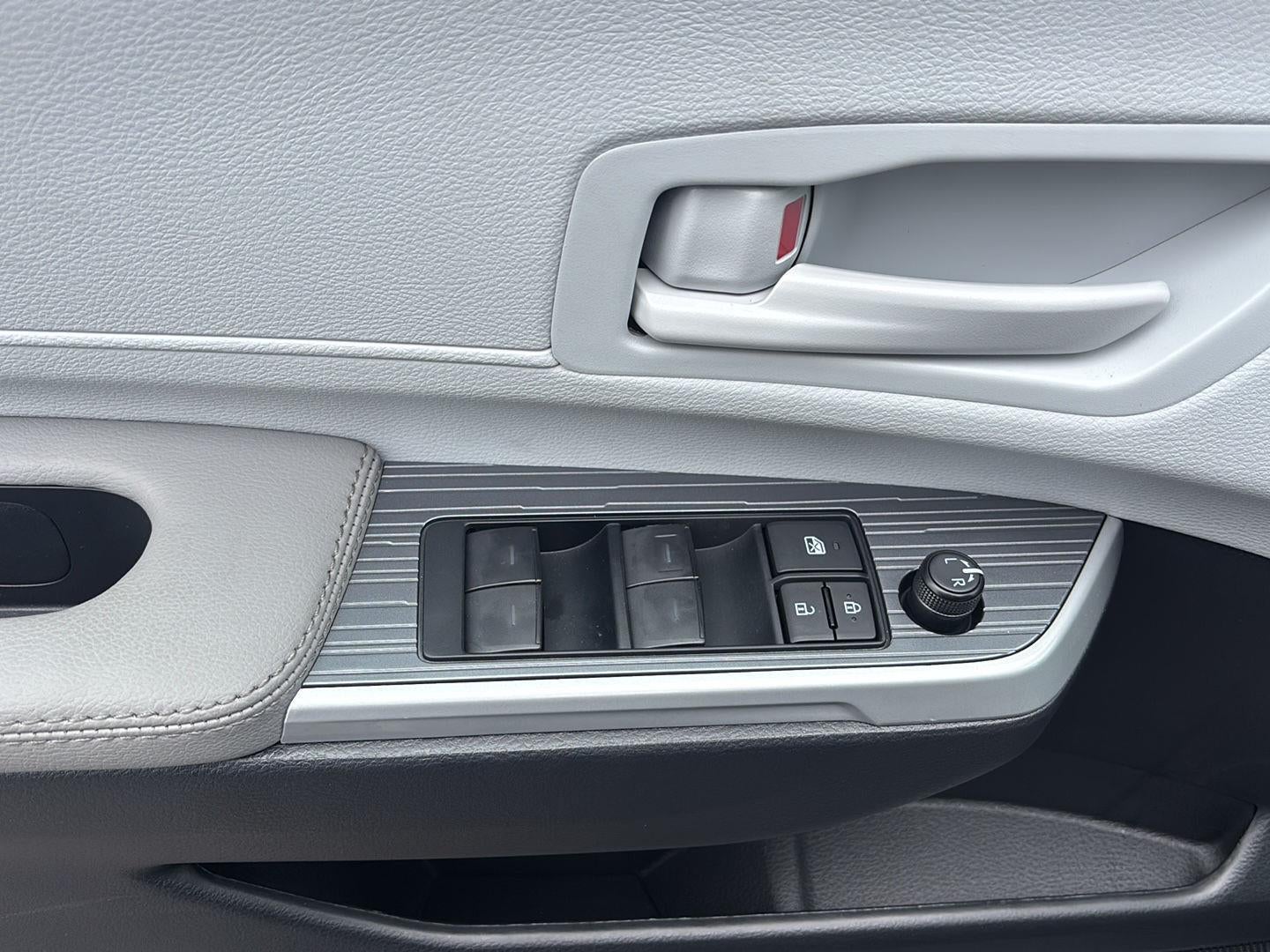 2025 Toyota Sienna LE