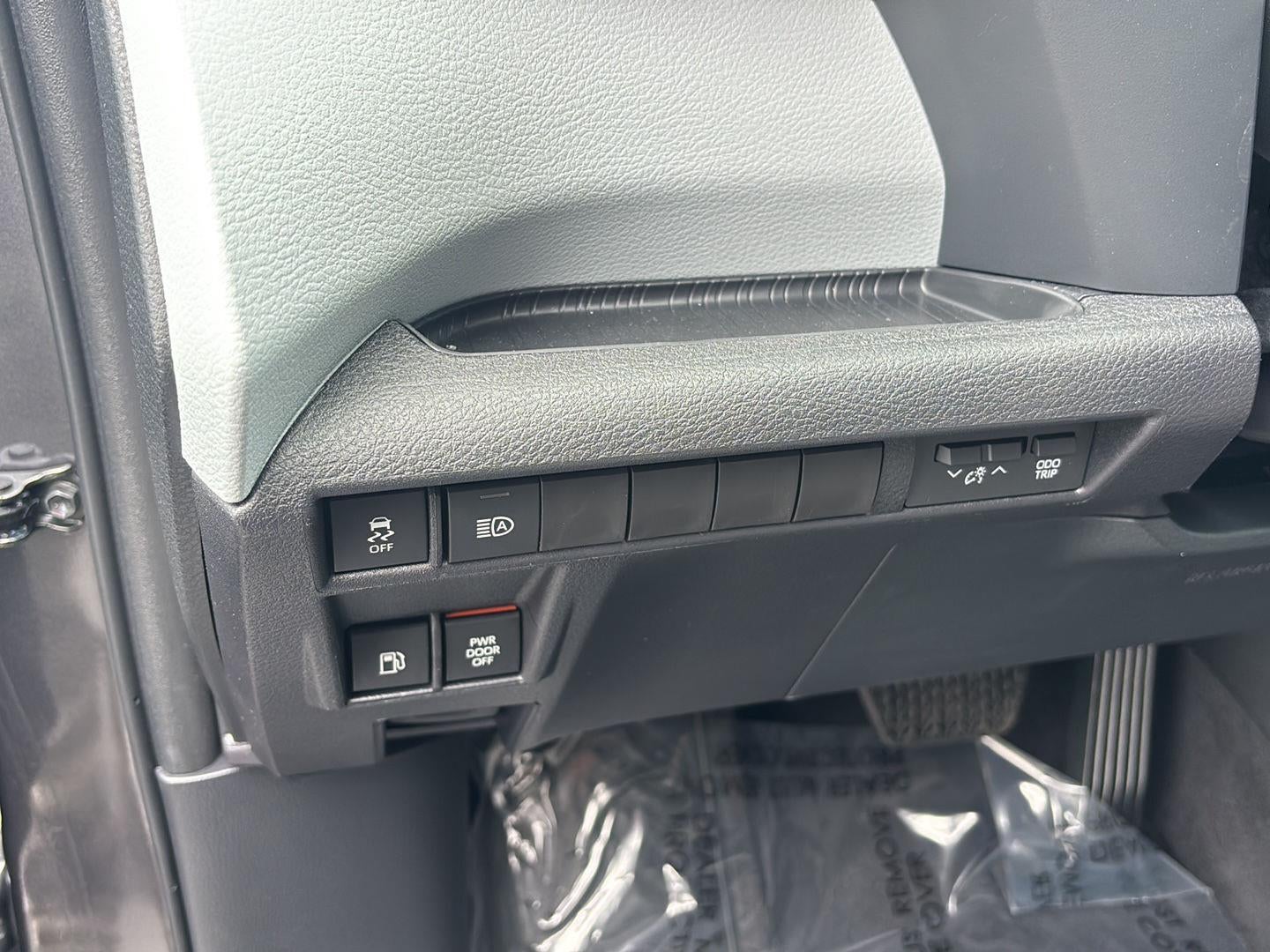 2025 Toyota Sienna LE