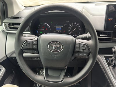 2025 Toyota Sienna LE