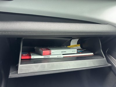 2025 Toyota Sienna LE