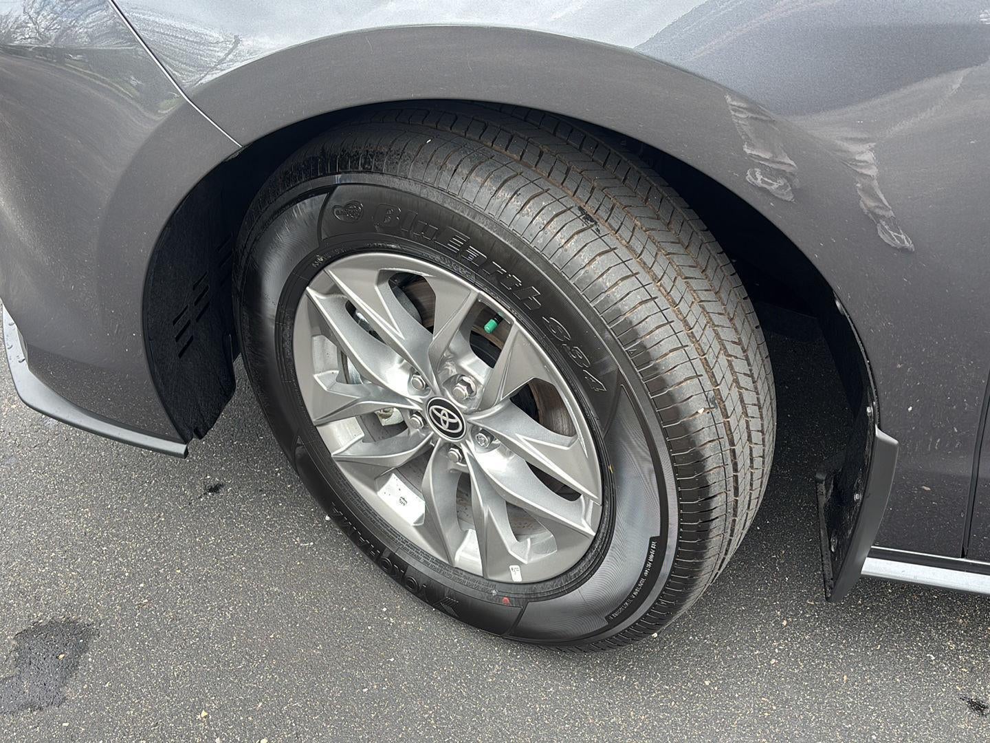 2025 Toyota Sienna LE