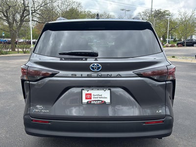2025 Toyota Sienna LE