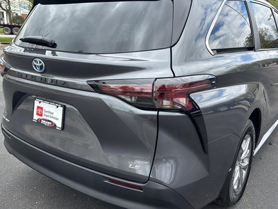 2025 Toyota Sienna LE