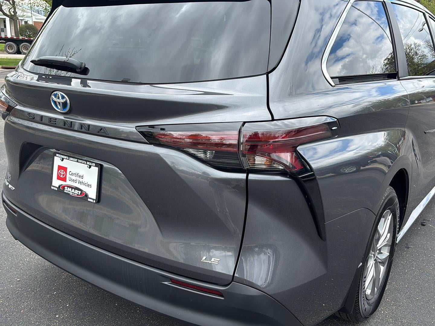 2025 Toyota Sienna LE