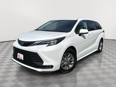 2024 Toyota Sienna LE