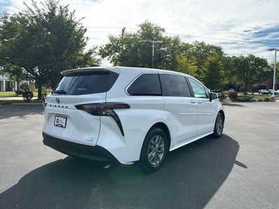 2024 Toyota Sienna LE