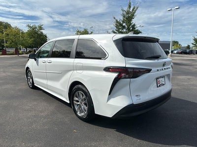 2024 Toyota Sienna LE