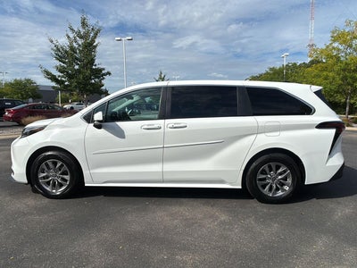 2024 Toyota Sienna LE