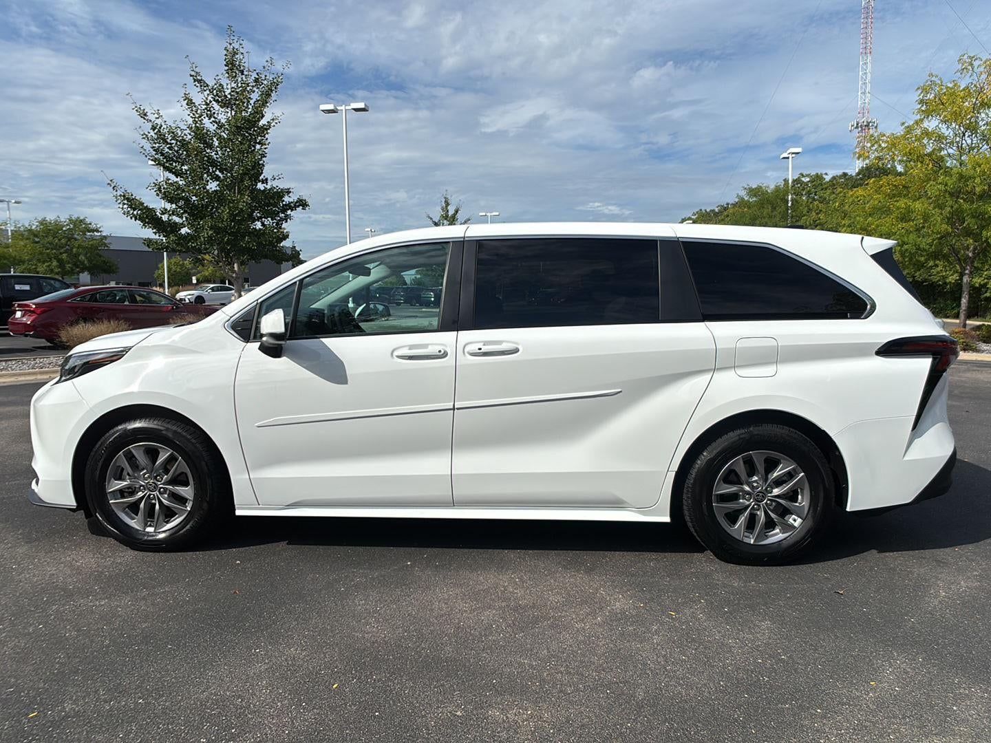 2024 Toyota Sienna LE