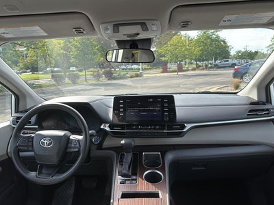 2024 Toyota Sienna LE