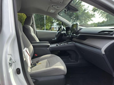 2024 Toyota Sienna LE
